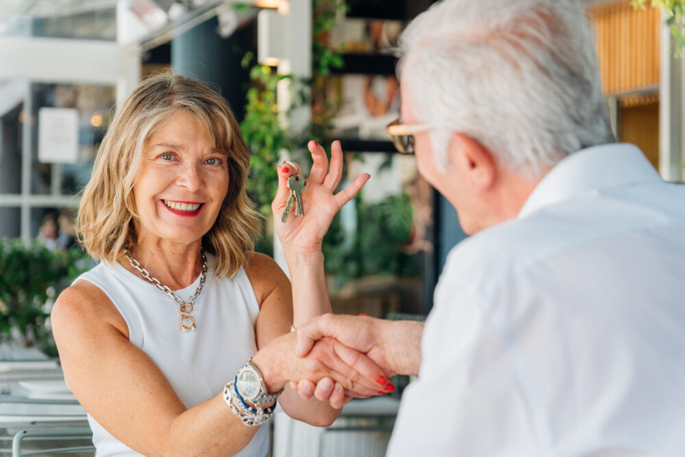 Verhuizen vanaf 55 i Stock 2215721821